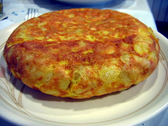 Tortilla de cartofi (omleta spaniola)